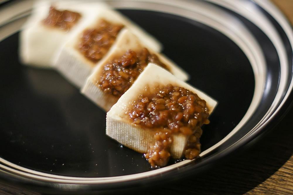 しょうゆ麹の塩豆腐