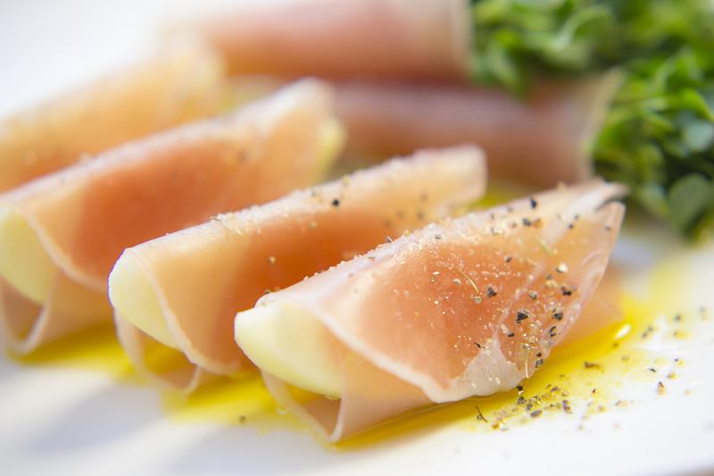 洋ナシとかいわれの生ハム巻き